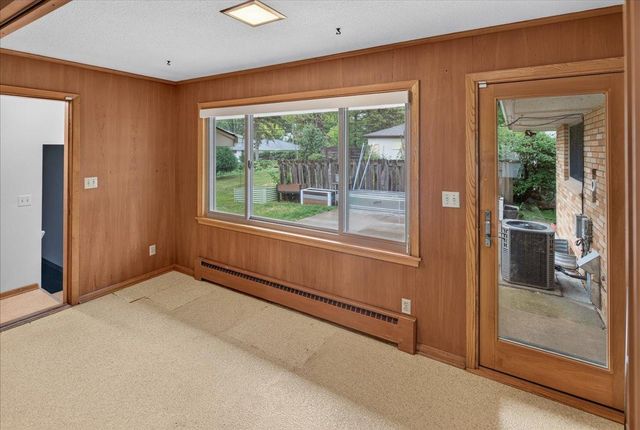 781 Iowa Avenue E, Saint Paul, MN 55106