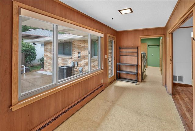 781 Iowa Avenue E, Saint Paul, MN 55106