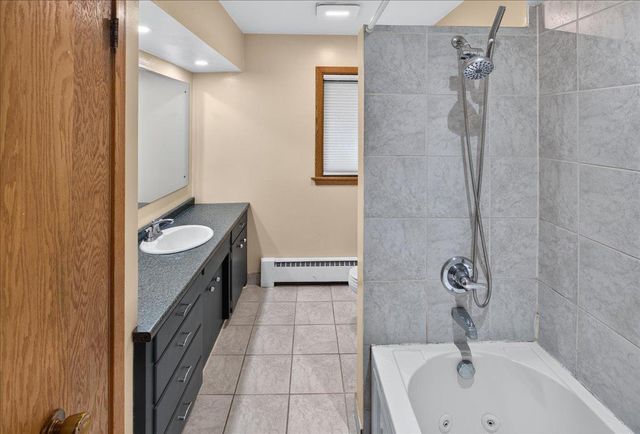 781 Iowa Avenue E, Saint Paul, MN 55106