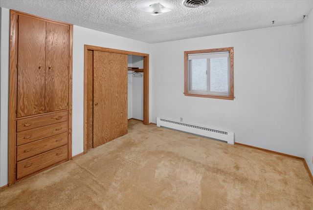 781 Iowa Avenue E, Saint Paul, MN 55106