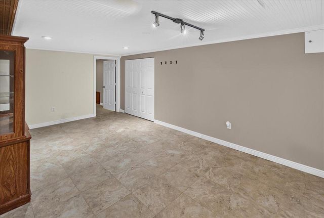 781 Iowa Avenue E, Saint Paul, MN 55106