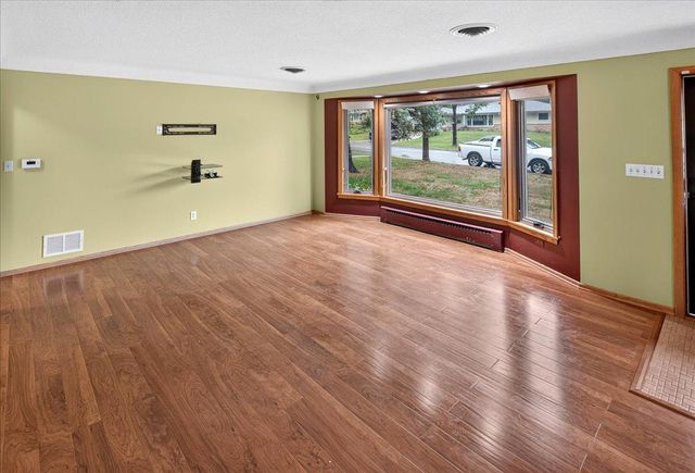 781 Iowa Avenue E, Saint Paul, MN 55106