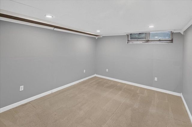 781 Iowa Avenue E, Saint Paul, MN 55106