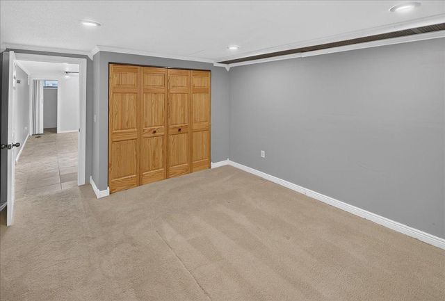 781 Iowa Avenue E, Saint Paul, MN 55106