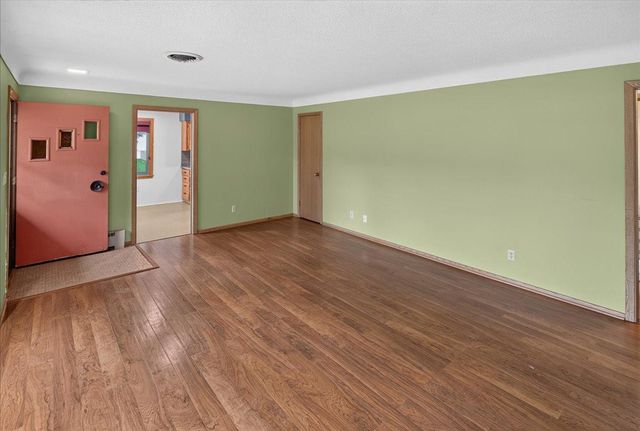 781 Iowa Avenue E, Saint Paul, MN 55106