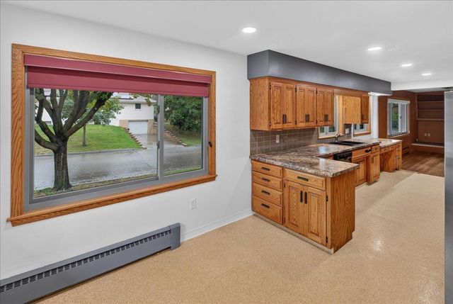 781 Iowa Avenue E, Saint Paul, MN 55106