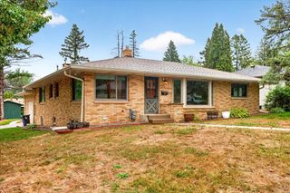 781 Iowa Avenue E, Saint Paul, MN 55106