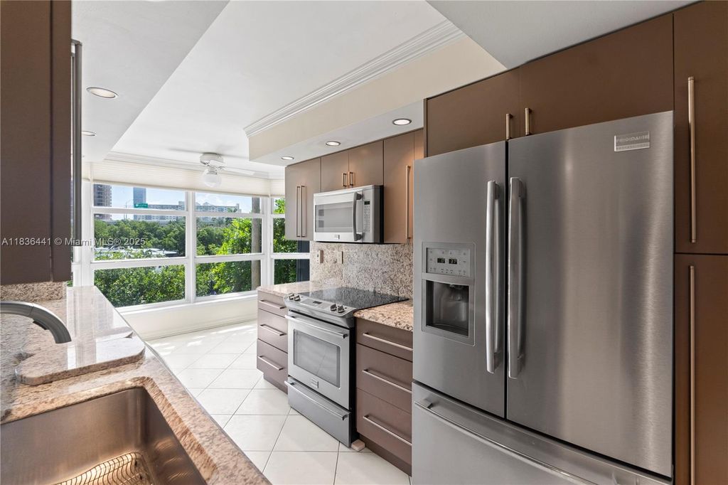3500 Mystic Pointe Dr 306, Aventura, FL 33180