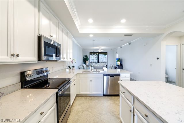 9590 Trevi CT 5334, Naples, FL 34113