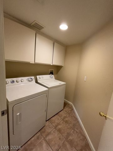 526 Regal Robin Way, North Las Vegas, NV 89084