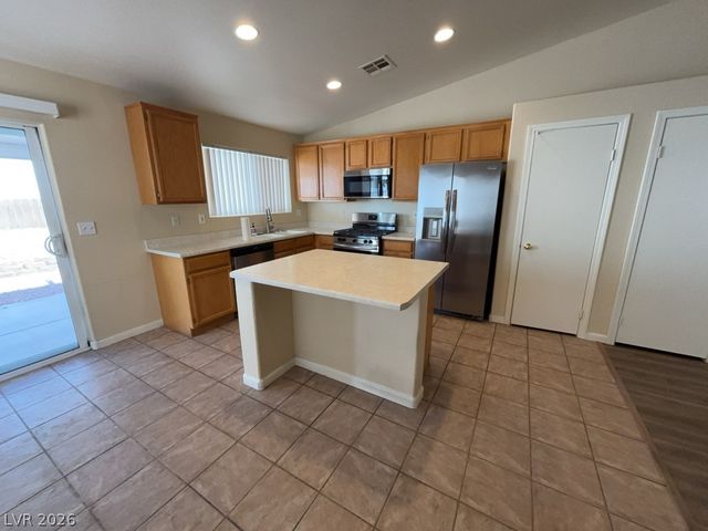 526 Regal Robin Way, North Las Vegas, NV 89084