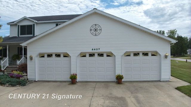 4407 Spurwood Drive, Saginaw Twp, MI 48603