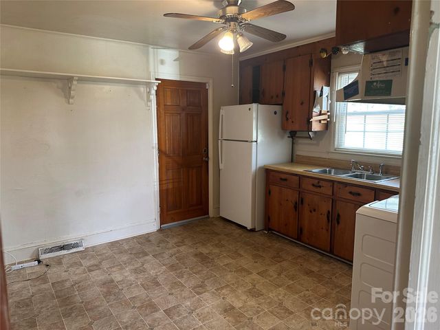 1435 Dean Street, Charlotte, NC 28216