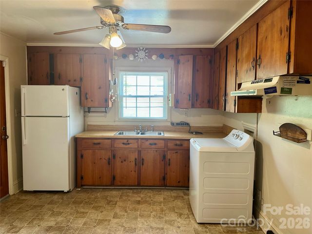 1435 Dean Street, Charlotte, NC 28216