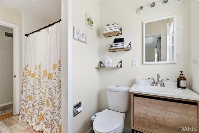 1528 Ville Rosa Lane, Hazelwood, MO 63042