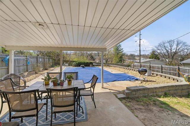 1528 Ville Rosa Lane, Hazelwood, MO 63042