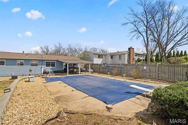 1528 Ville Rosa Lane, Hazelwood, MO 63042