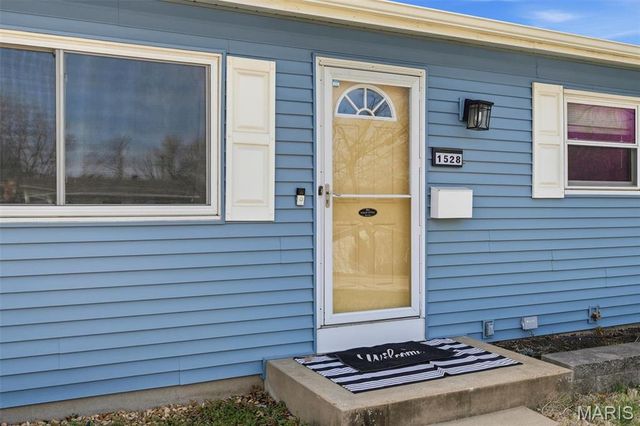 1528 Ville Rosa Lane, Hazelwood, MO 63042