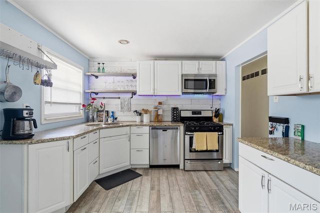 1528 Ville Rosa Lane, Hazelwood, MO 63042