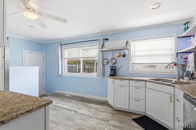 1528 Ville Rosa Lane, Hazelwood, MO 63042