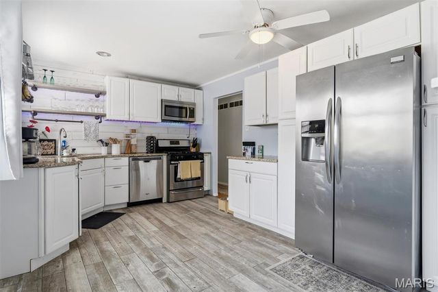 1528 Ville Rosa Lane, Hazelwood, MO 63042