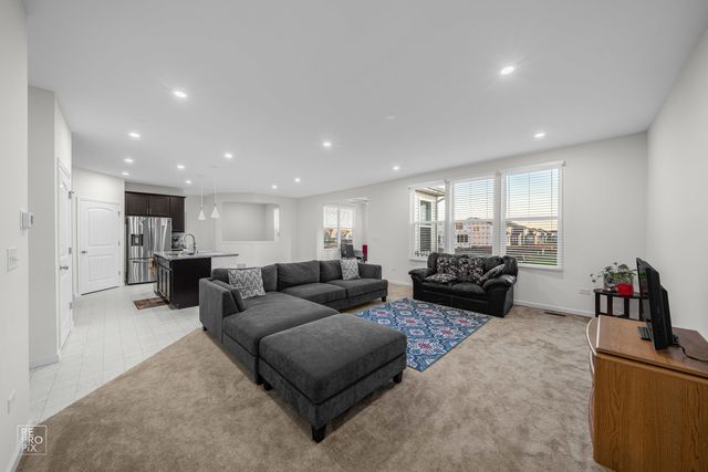 2964 Lancelot Lane, Naperville, IL 60564