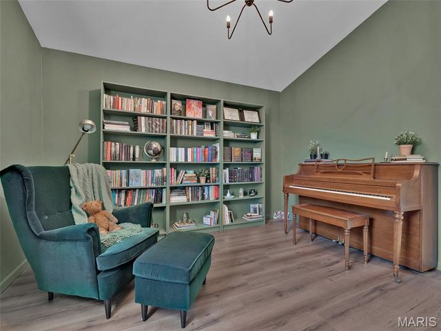 1231 Creve Coeur Crossing Lane J, Chesterfield, MO 63017