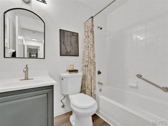 1231 Creve Coeur Crossing Lane J, Chesterfield, MO 63017