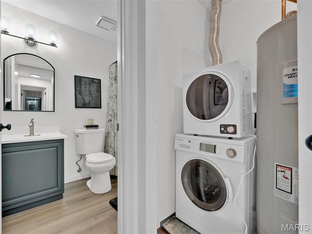 1231 Creve Coeur Crossing Lane J, Chesterfield, MO 63017