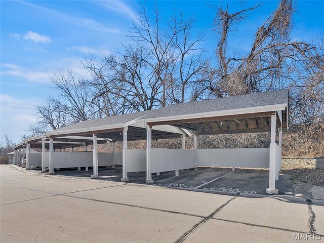 1231 Creve Coeur Crossing Lane J, Chesterfield, MO 63017