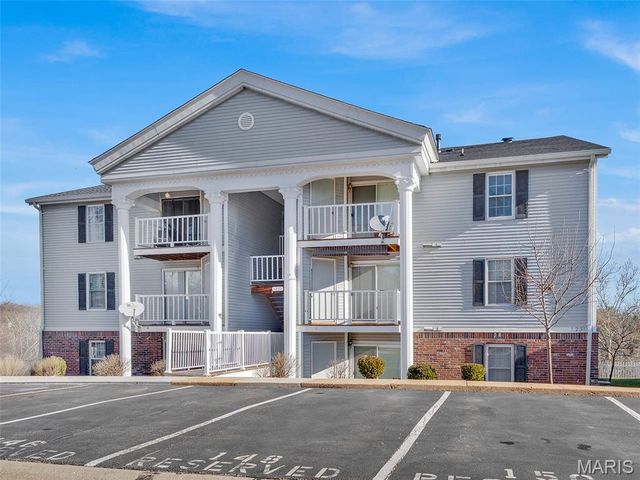 1231 Creve Coeur Crossing Lane J, Chesterfield, MO 63017