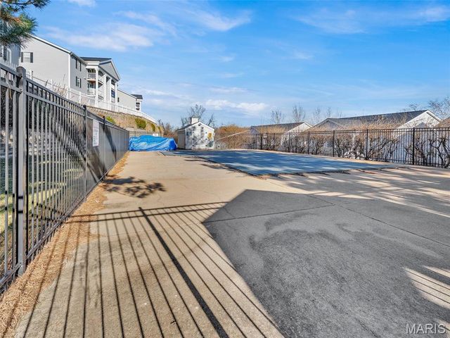 1231 Creve Coeur Crossing Lane J, Chesterfield, MO 63017