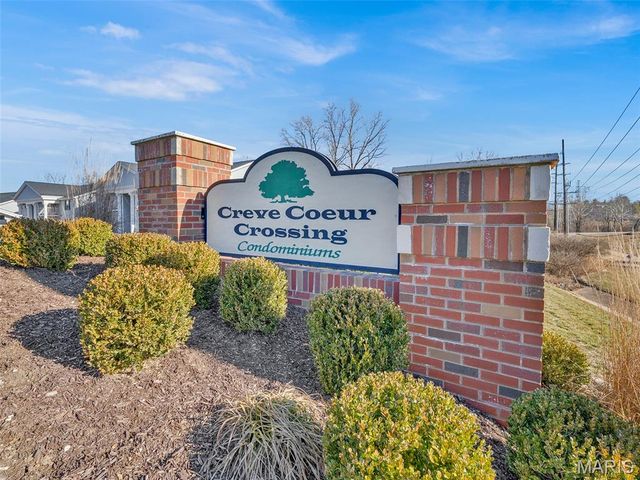 1231 Creve Coeur Crossing Lane J, Chesterfield, MO 63017