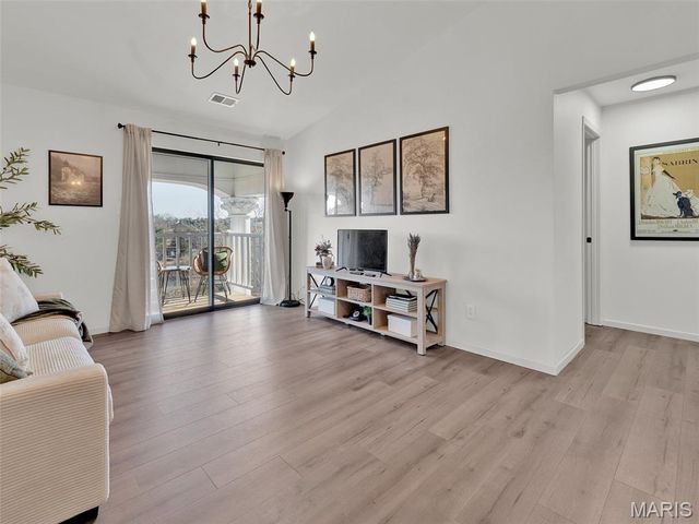 1231 Creve Coeur Crossing Lane J, Chesterfield, MO 63017