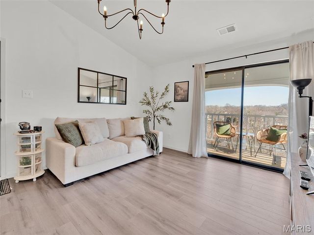 1231 Creve Coeur Crossing Lane J, Chesterfield, MO 63017