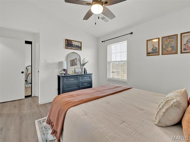 1231 Creve Coeur Crossing Lane J, Chesterfield, MO 63017