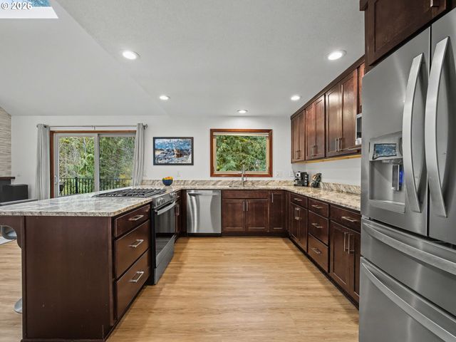 21112 E MOUNTAIN CREEK Cir, Rhododendron, OR 97049