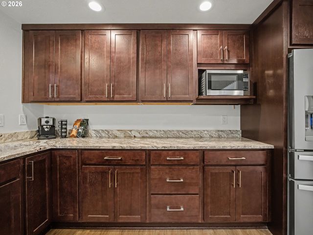 21112 E MOUNTAIN CREEK Cir, Rhododendron, OR 97049