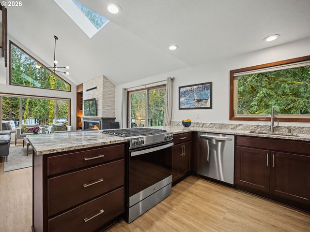 21112 E MOUNTAIN CREEK Cir, Rhododendron, OR 97049