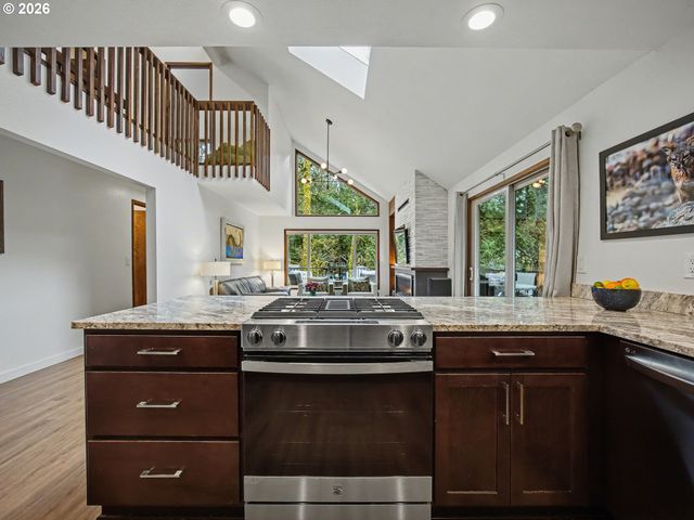 21112 E MOUNTAIN CREEK Cir, Rhododendron, OR 97049