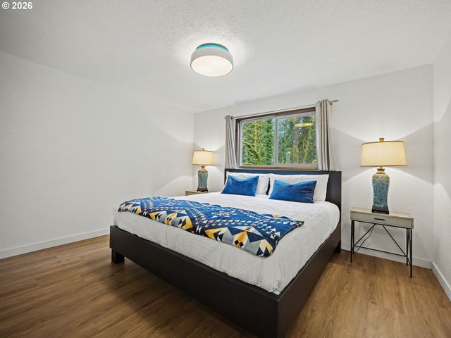 21112 E MOUNTAIN CREEK Cir, Rhododendron, OR 97049