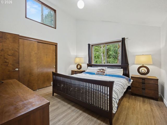 21112 E MOUNTAIN CREEK Cir, Rhododendron, OR 97049