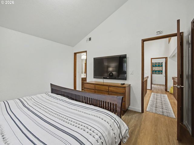 21112 E MOUNTAIN CREEK Cir, Rhododendron, OR 97049
