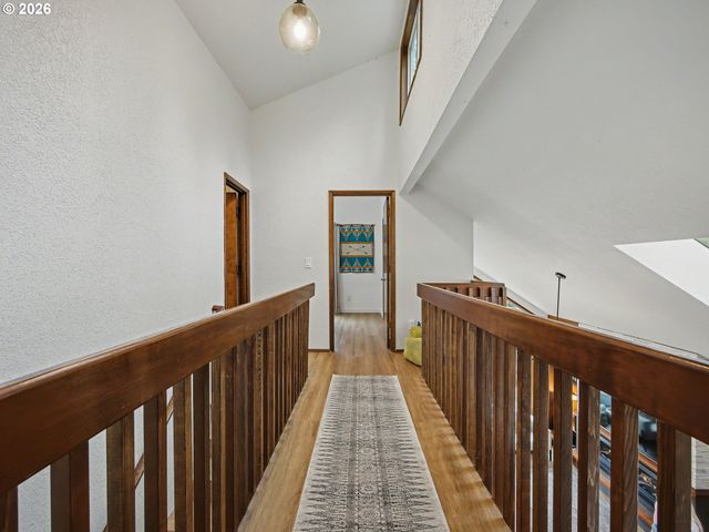 21112 E MOUNTAIN CREEK Cir, Rhododendron, OR 97049
