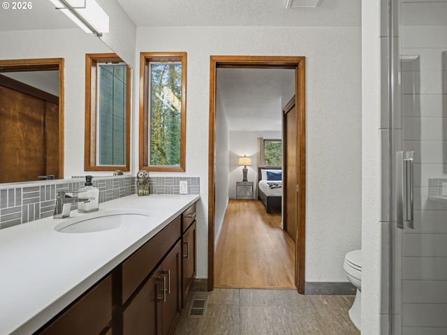 21112 E MOUNTAIN CREEK Cir, Rhododendron, OR 97049