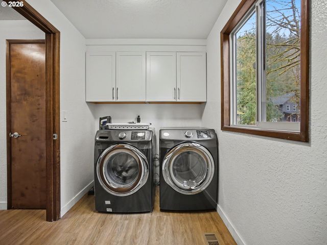 21112 E MOUNTAIN CREEK Cir, Rhododendron, OR 97049