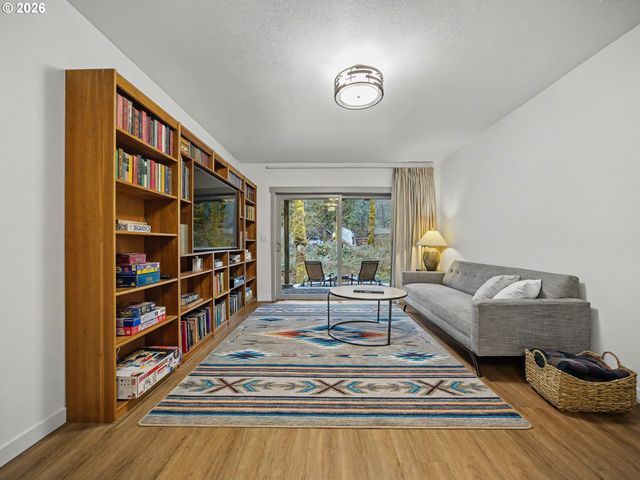 21112 E MOUNTAIN CREEK Cir, Rhododendron, OR 97049