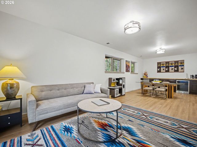 21112 E MOUNTAIN CREEK Cir, Rhododendron, OR 97049