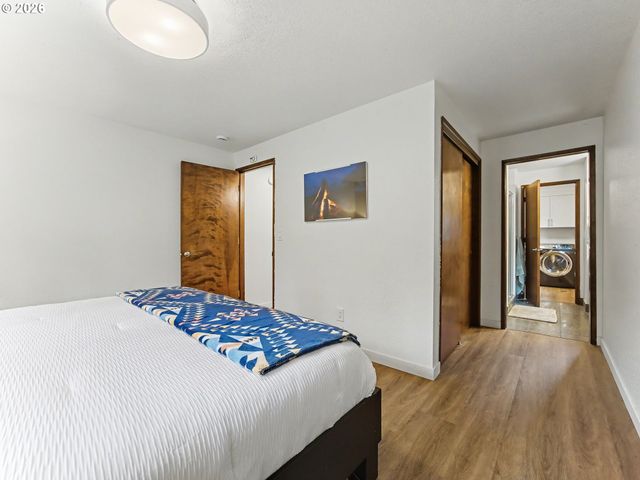 21112 E MOUNTAIN CREEK Cir, Rhododendron, OR 97049