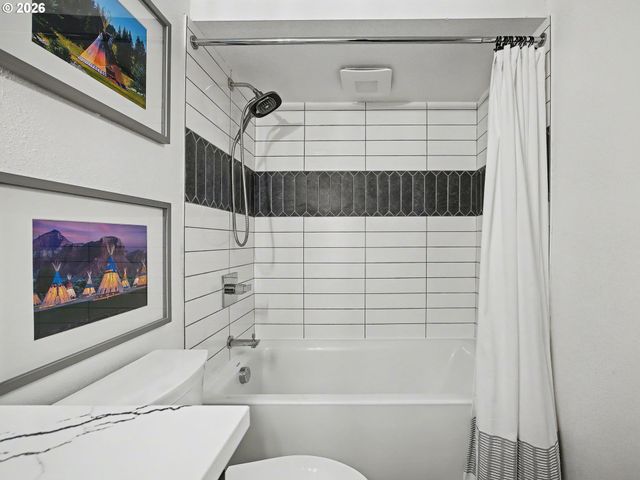 21112 E MOUNTAIN CREEK Cir, Rhododendron, OR 97049